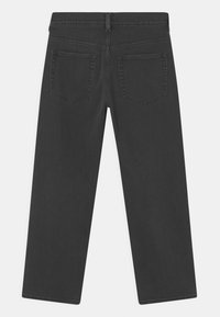 Jeans in denim nero con taglio dritto, caratterizzati da due tasche posteriori e una cintura semplice, che offrono un design pulito e minimale.