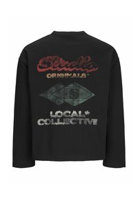 T-shirt nera a maniche lunghe con una vivace stampa grafica sul retro in rosso, verde e bianco, con il testo "Studio Originals" e "Local Collective."