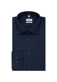 Camicia da uomo a maniche lunghe di colore blu navy con colletto strutturato, chiusura con bottoni e polsino a singolo bottone, realizzata in tessuto a trama liscia.