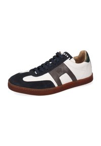 Navy, witte en bruine sneaker van nubuck en leer. Voorzien van een ronde neus, platte zool en contrasterende hielaccenten. Vetersluiting bovenaan.