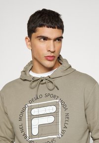 Fila REEVES HOODY - Camisola - overland trek