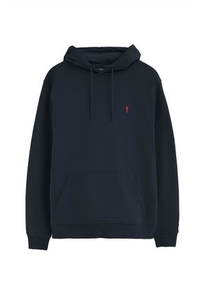 Sudadera con capucha azul marino con bolsillo tipo canguro en la parte delantera y pequeño logo de golfista rojo en el pecho, cordones en la capucha, puños y dobladillo acanalados.