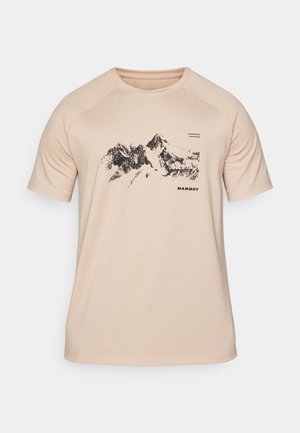 Kortærmet beige t-shirt lavet af glat stof, med et sort bjergprint og mærkenavnet "Mammut" i sort nedenfor grafikken.