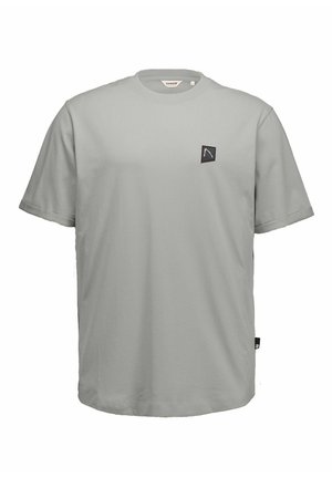 Svetlo siva majica s kratkimi rokavi in okroglim izrezom, z majhnim črnim kvadratnim logotipom na levi strani prsnega koša in etiketo na levi stranski šivi.