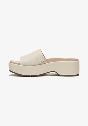 Beige platform schuifsandalen met een gestructureerd leren bovenwerk, een brede band en een dikke rubberen zool met een zigzagprofiel.