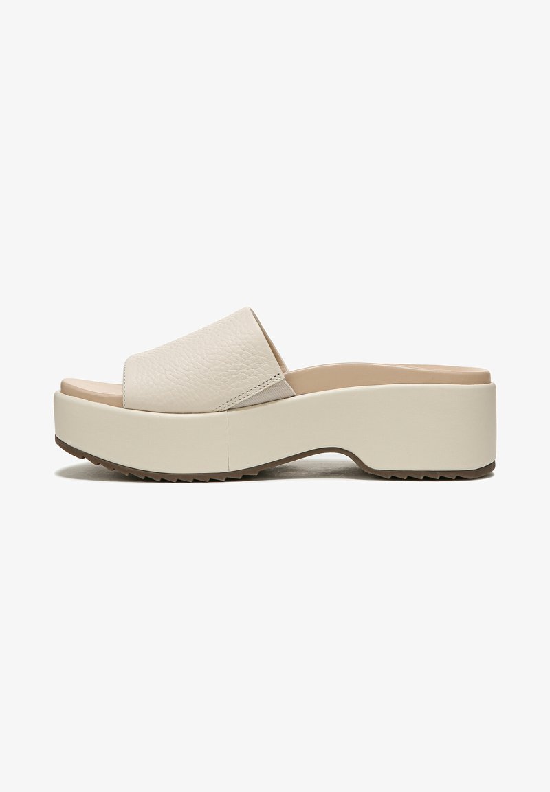 Beige platform schuifsandalen met een gestructureerd leren bovenwerk, een brede band en een dikke rubberen zool met een zigzagprofiel.