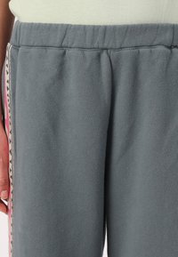 Thumbnail Image 7
