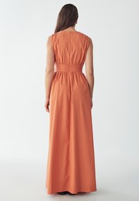 ST MRLO RYLAN MAXI  - Maxi šaty - rust