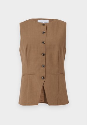 Brūns bez piedurknēm vests ar augstu kakla izgriezumu, sešām tumšām pogām priekšpusē un divām slīpām kabatām. Gluda, teksturēta auduma virsma.