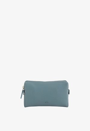 Pochette rectangulaire souple bleu clair avec un petit logo embossé sur le devant, des bords légèrement arrondis et un curseur de fermeture éclair sur le côté gauche.