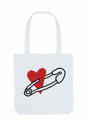 Borsa tote in tessuto bianco con un contorno nero di una spilla da balia e un design di cuore rosso. Le maniglie sono anch'esse in tessuto bianco.