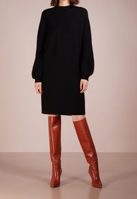 DRYKORN Pletené šaty - black