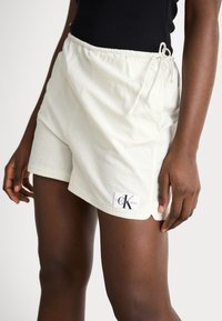 Calvin Klein Jeans Shorts - icicle