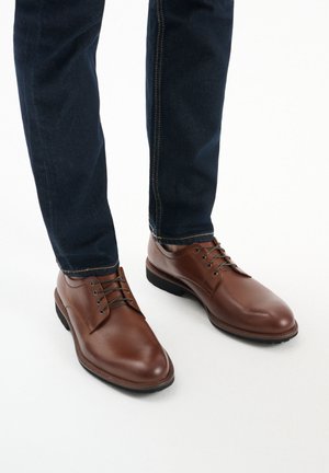 RYŁKO Zapatos con cordones - brown