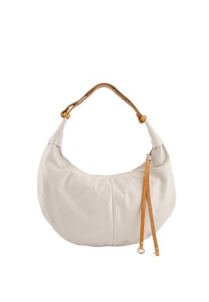 Hobo-Tasche aus cremefarbenem Leder mit einem Schulterriemen aus Leder in Hellbraun und zwei langen Reißverschlussanhängern aus Leder in Hellbraun, die herunterhängen.