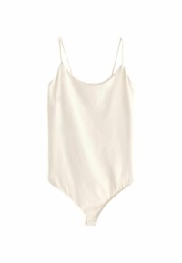 Valkoinen toppimainen bodysuit, jossa on ohuet hihnat, sileä kangas, pyöreä kaula-aukko ja korkeat jalka-aukoissa. Yksinkertainen, minimalistinen muotoilu.