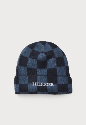 Berretto lavorato a maglia a scacchi blu e nero con risvolto e logo "HILFIGER" bianco. Materiale in lana texturizzato; design aderente.