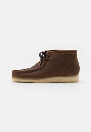 WALLABEE - Casual lace-ups - beeswax