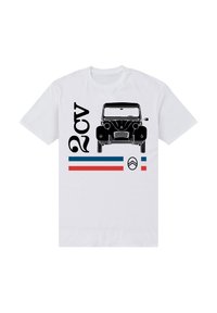 Bílý tričko s černou ilustrací auta 2CV, s modrými a červenými horizontálními pruhy a textem "2CV" vlevo.