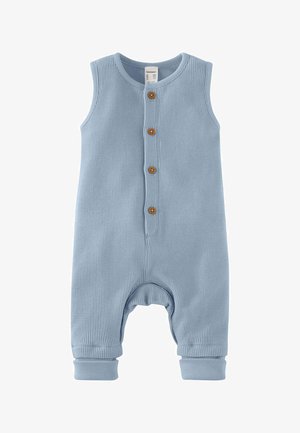 Mouwloos lichtblauw babyrompertje met houten knopen aan de voorkant, gestructureerde stof en omgeslagen pijpen.