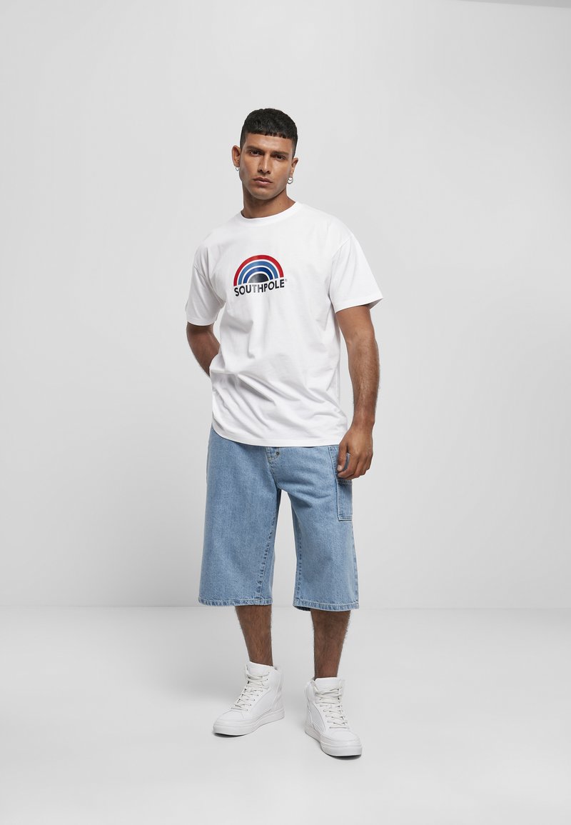 Herren Chino Shorts | Southpole TAPE Jeans Shorts mid blue/blau - CU37637 Herren Chino Shorts | Southpole TAPE Jeans Shorts mid blue/blau - CU37637