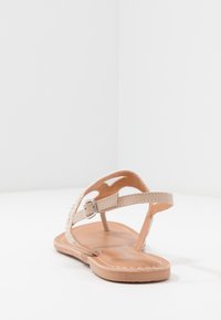 New Look Sandály s odděleným palcem - beige