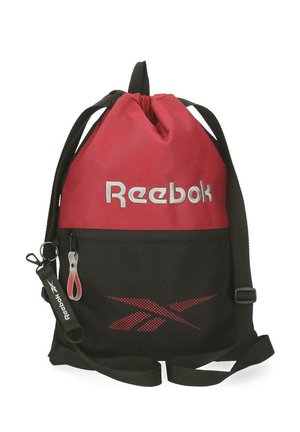 Mochila con cordón de Reebok en rojo y negro, con bolsillo frontal de malla con cremallera y correas negras ajustables.