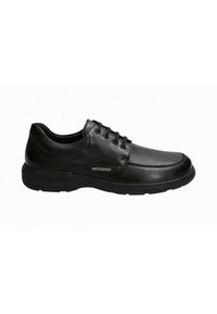 Chaussure en cuir noir avec un bout arrondi, un laçage et des accents texturés, soutenue par une semelle en caoutchouc noire.