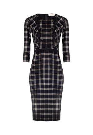 Strak zittende zwart-wit geruite jurk met driekwartmouwen, voorzien van een gestructureerd lijfje en decoratieve knopen bij de halslijn.