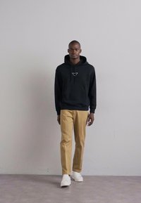 Emporio Armani FELPA - Felpa con cappuccio - black