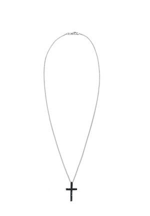 Sølv kæderegner med et sort kors vedhæng, der har en glat overflade og et minimalistisk design. Korset har små indlagte detaljer.