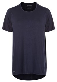 Marineblå kortærmet t-shirt med rund hals, der har en glat tekstur og en diskret mærkedetalje på den nederste venstre søm.