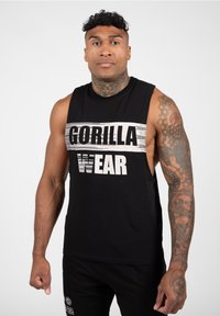 Zwarte mouwloze tanktop met "GORILLA WEAR" in grote witte letters gedrukt, met een comfortabele pasvorm en opvallende armsgaten.