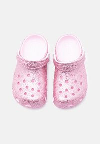 Ροζ γκλίτερ παπούτσια τύπου clog με στρογγυλεμένη μύτη και ανοιχτή φτέρνα, με οπές αερισμού και υφή για καλύτερη πρόσφυση. Ελαφρύ υλικό.