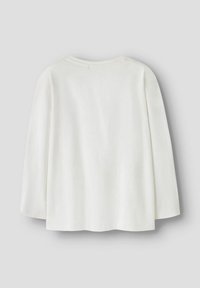 Camicia bianca a maniche lunghe con scollatura rotonda, vestibilità rilassata e texture morbida e liscia. Nessun motivo o dettaglio visibile. Vista posteriore mostrata.