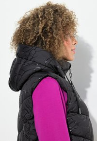 Ulla Popken HYPRAR LONG QUILTED - Väst - black