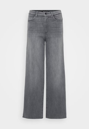 Jean large en denim gris délavé. Comprend cinq poches, une fermeture à bouton et des passants de ceinture. Le matériau a une texture lisse avec un minimum de décoloration.