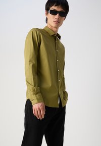 Scotch & Soda SEASONAL ESSENTIALS SOLID SHIRT - Zakelijk overhemd - moss green