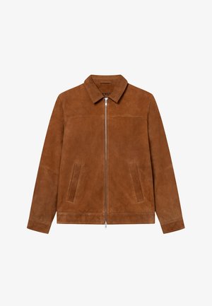 Casaco de camurça castanho com gola, fecho frontal por zip e dois bolsos laterais. Textura suave; design minimalista sem padrões.