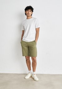 Calvin Klein MICRO LOGO REPREVE - Pantalones deportivos - delta green