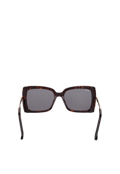 Hnědé želvovinové sluneční brýle se čtvercovými čočkami, šedě tónované sklo, kovové akcenty na spáncích a elegantní, zakřivené nožičky.