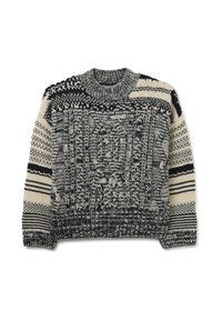 Grober Strickpullover mit einem Farbschema in Dunkelblau und Creme, komplexen Mustern, hohem Kragen sowie gerippten Bündchen und Saum.