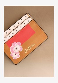 Geselecteerd, red retro floral