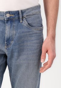 Thumbnail Image 7