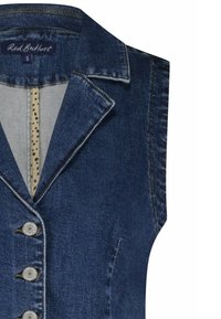 Donkerblauwe denim vest met een gesneden kraag, vijf zilveren knopen en een polkadotvoering. Bevat gestructureerde schouders en een op maat gemaakte pasvorm.