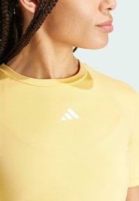 adidas Performance TECHFIT - Camiseta básica - semi spark white