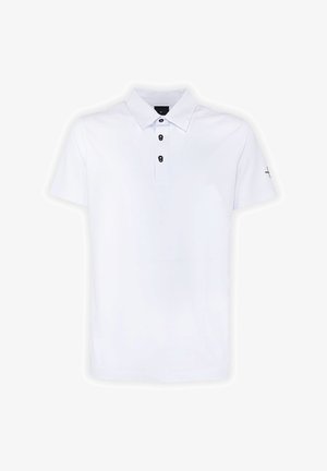 Polo bianca a maniche corte con tre bottoni neri e un piccolo simbolo a croce sulla manica sinistra.