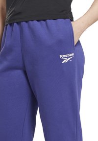Reebok Spodnie treningowe