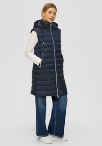 s.Oliver GESTEPPTE MIT ABNEHMBARER KAPUZE - Weste - navy