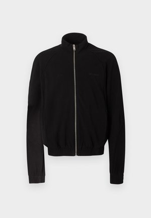 Zwarte lange mouwen jas met hoge kraag, zilveren rits aan de voorkant, elastische manchetten en tailleband, weergegeven op een eenvoudige lichte achtergrond.